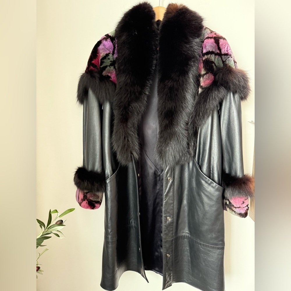 Norma Canada Stylish Black Leather Jacket with  Fur Trim , Size M - Picture 3 of 17